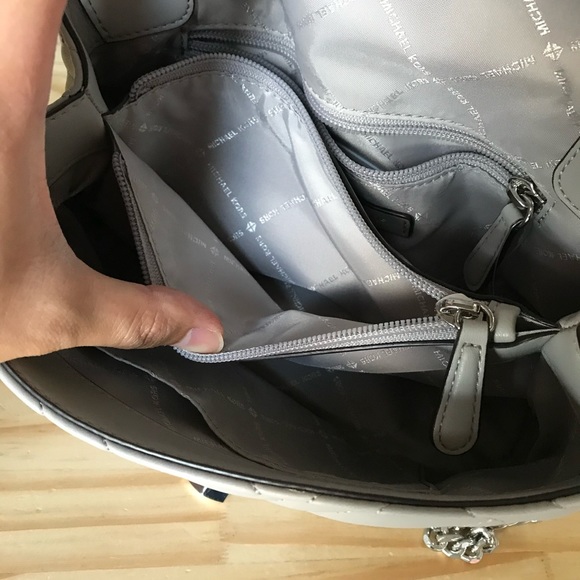 🌼Michael Kors Purse - Picture 10 of 14